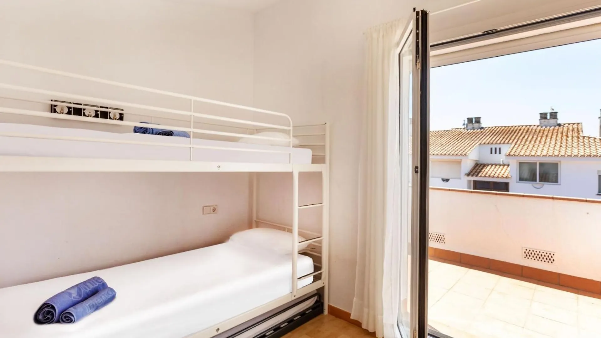 Apartment Poble Amarres By Interhome L' Escala